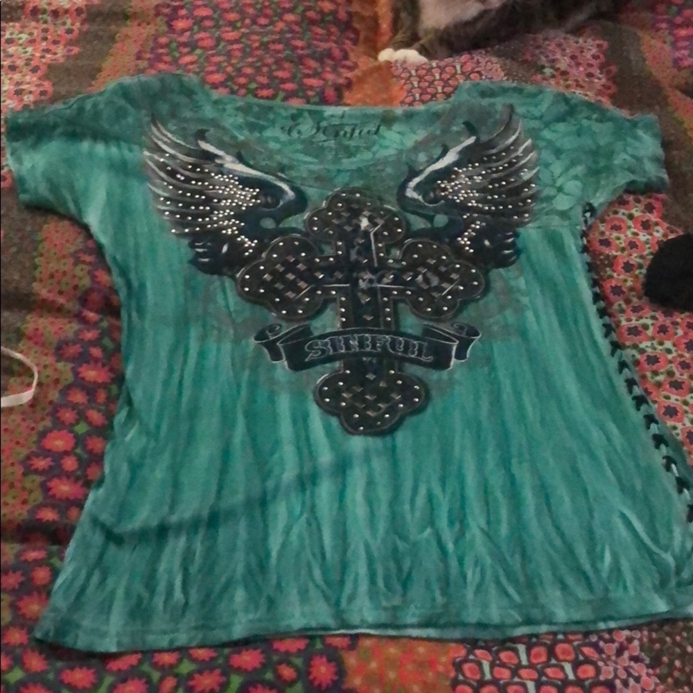 Short sleeve T-shirt.